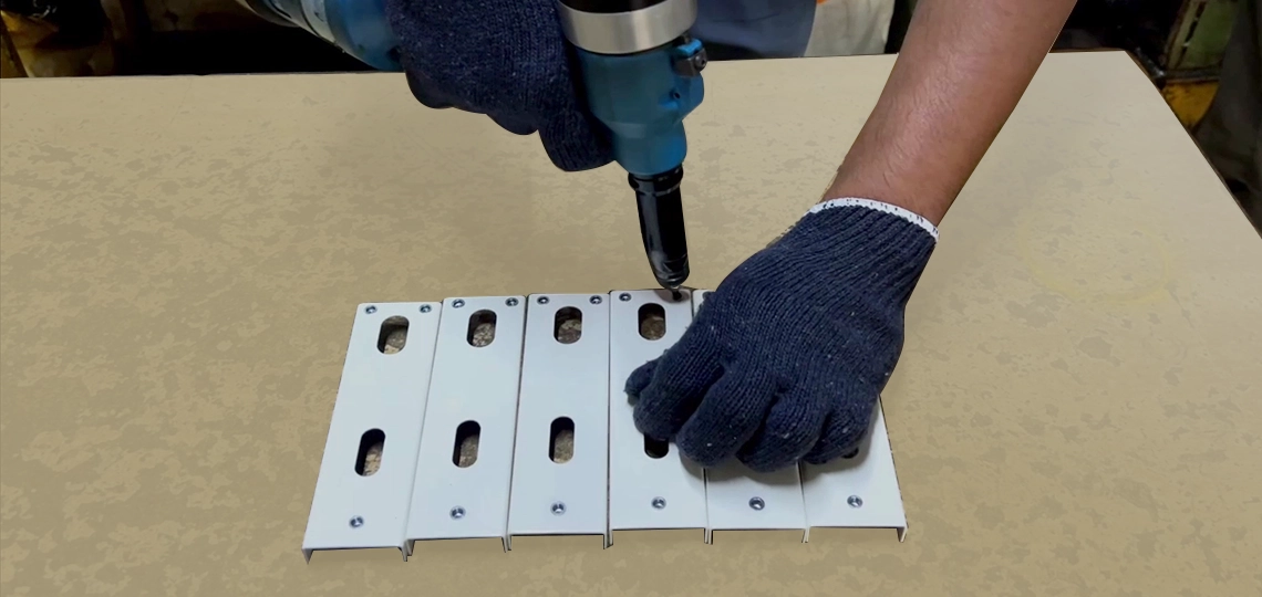 Riveting machine for mechanical metal joining operations